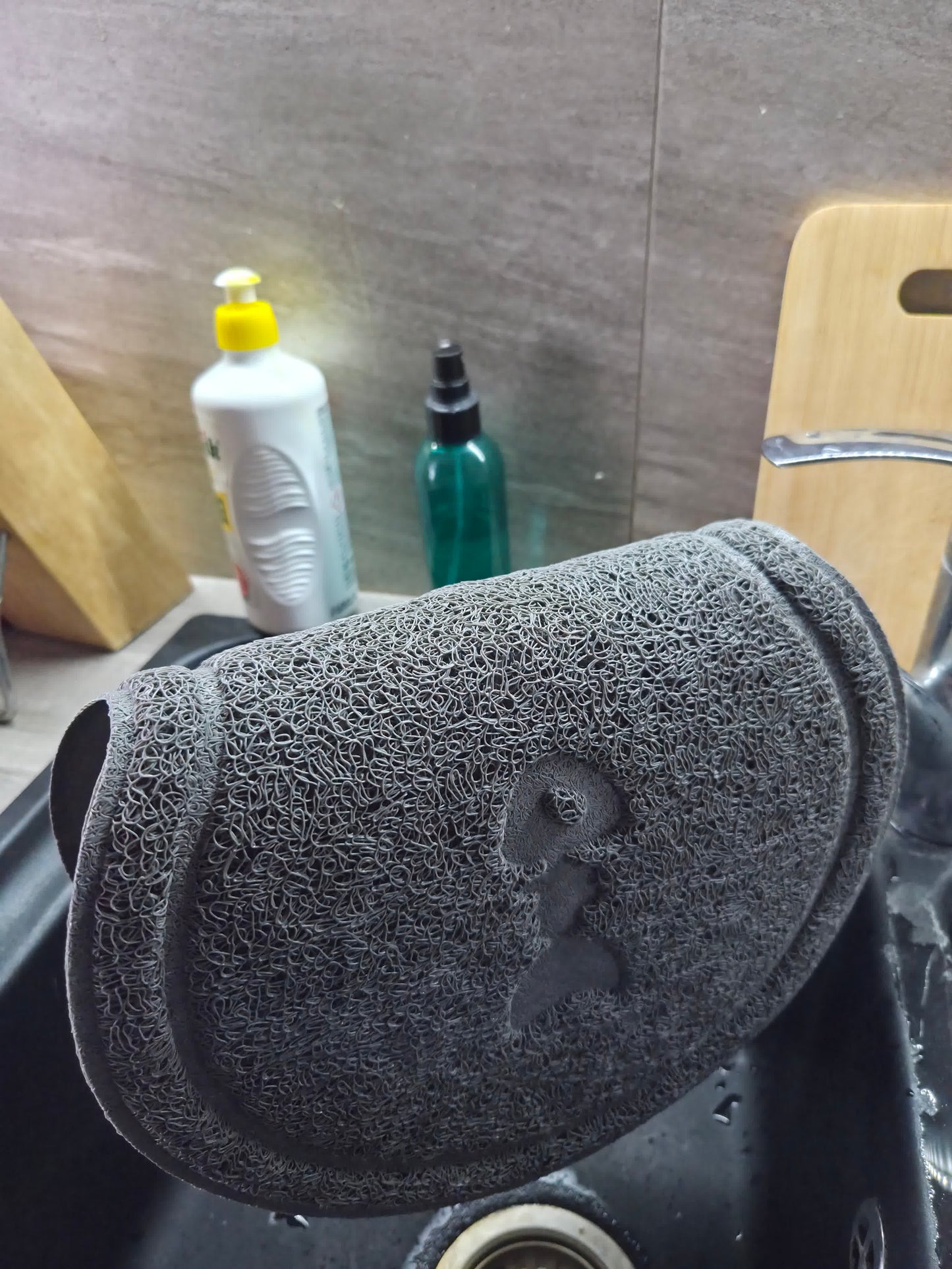 Wodoodporna mata pod miskę dla psa i kota